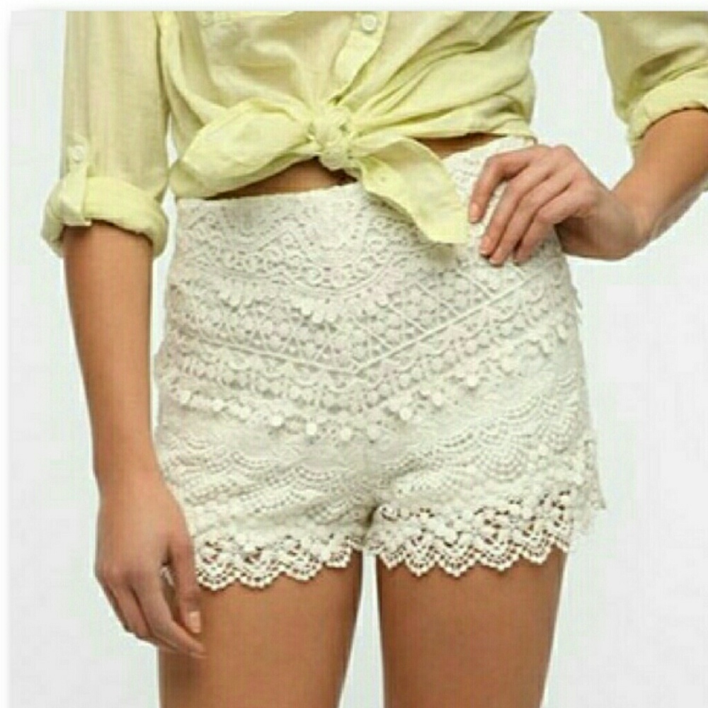 Kimchi Blue Urban Outfitters Off-White Crochet Lace Shorts 2